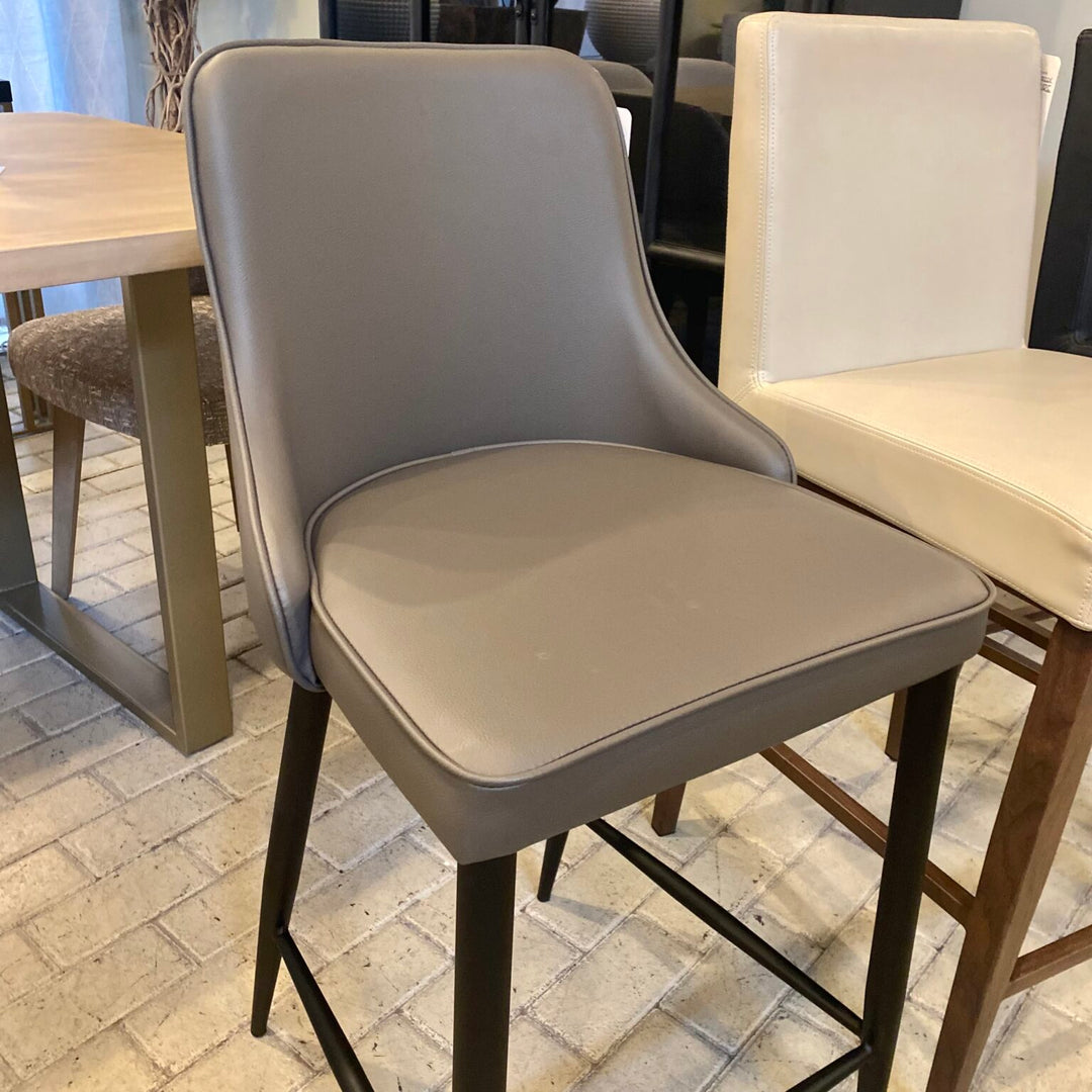Robyn Stool